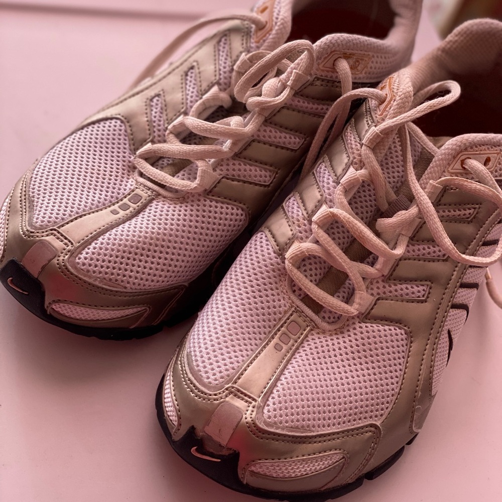 Shoes. - Picture 6 of 6
